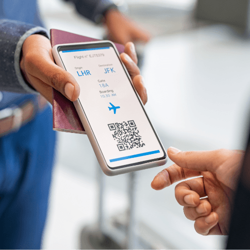 Telefon komórkowy z biletem lotniczym